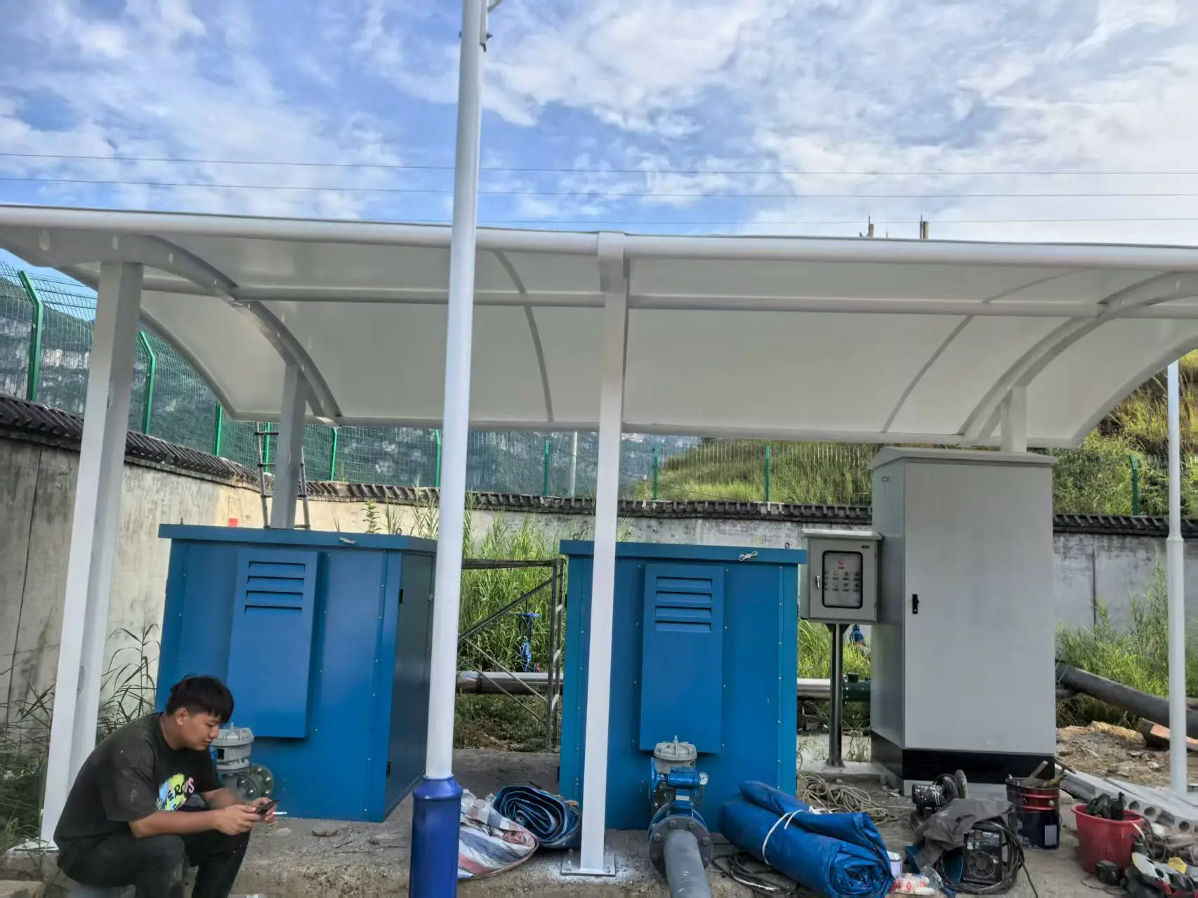 贵州罗甸膜结构棚怎么选？多雨高湿山区，避开低价铁皮棚与劣质膜材坑